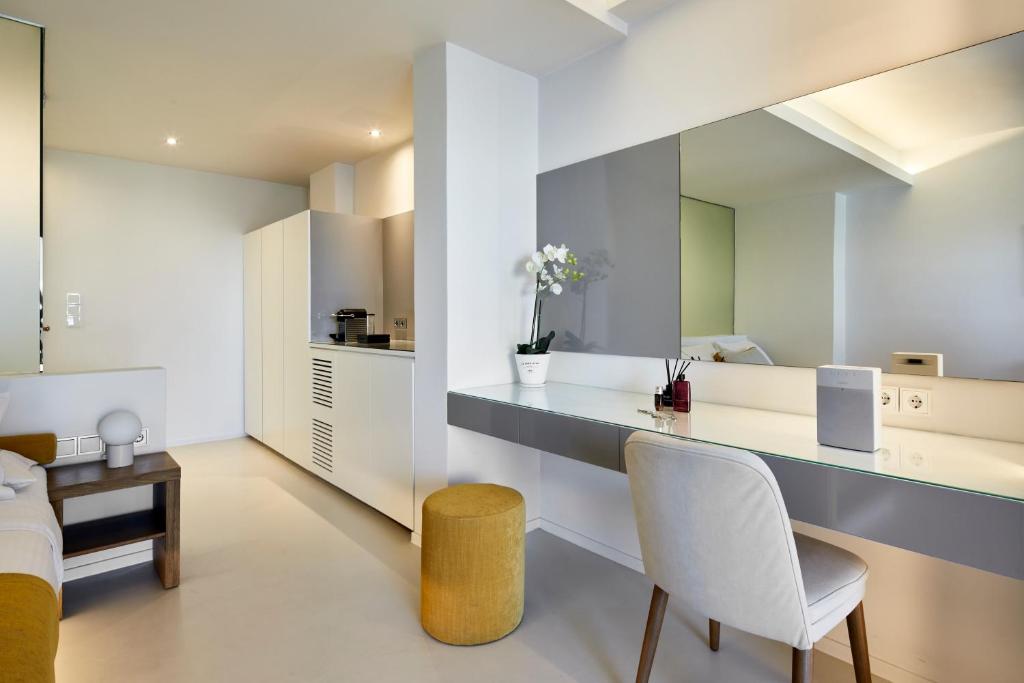 Alti Santorini Suites - Caldera View - 11