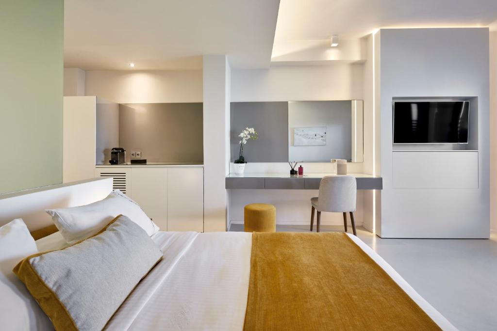 Alti Santorini Suites - Caldera View - 4