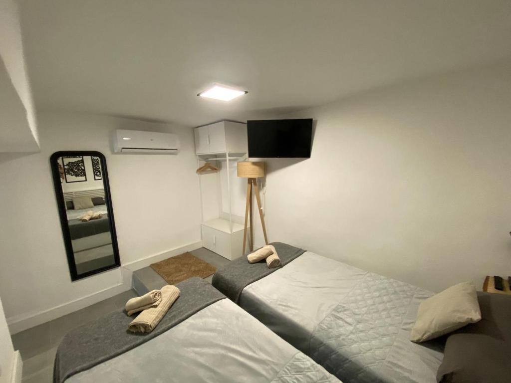 Posteľ alebo postele v izbe v ubytovaní DUPLEX TORREMOLINOS 2 DORM / 2 WC