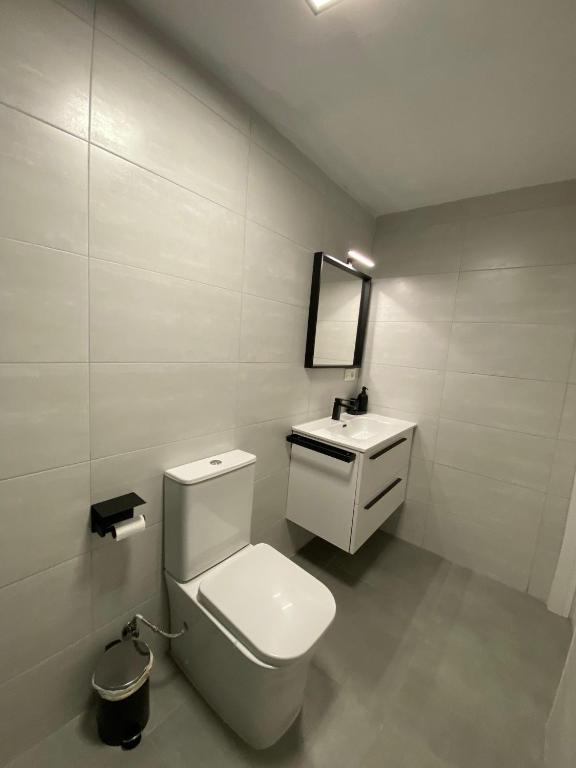 Kúpeľňa v ubytovaní DUPLEX TORREMOLINOS 2 DORM / 2 WC
