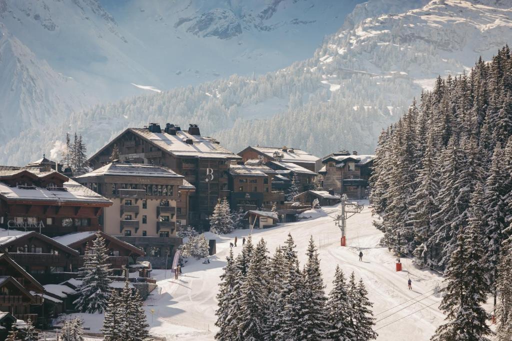 Hôtel Barrière Les Neiges Courchevel v zimě