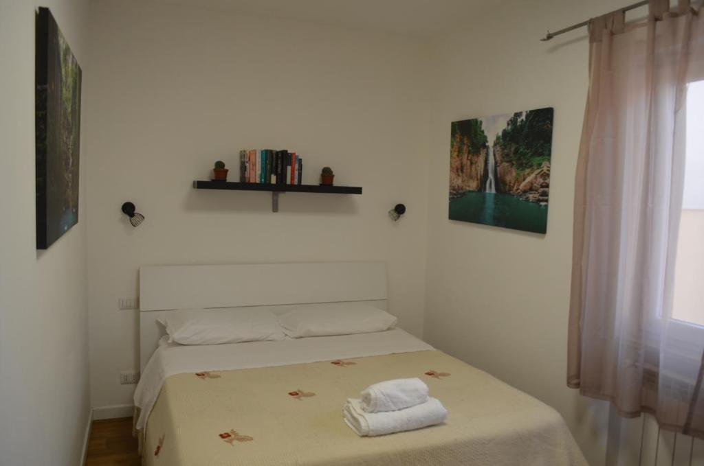 a bedroom with a bed with two towels on it at Casa SoleLuna - alloggio turistico Rome Airport in Fiumicino