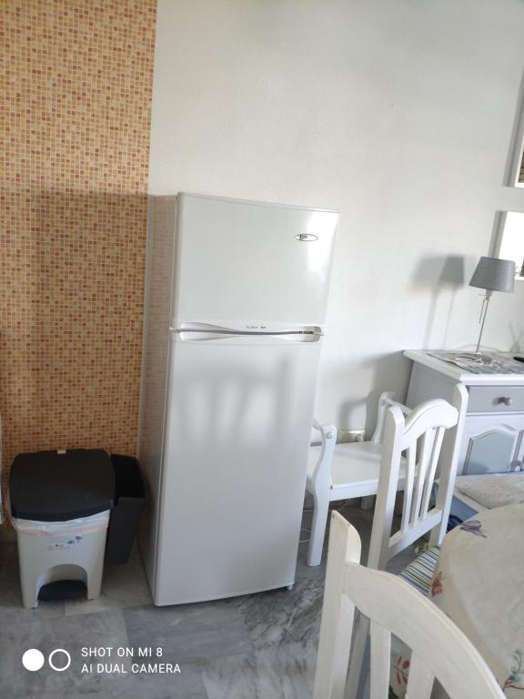 Kuchnia lub aneks kuchenny w obiekcie Apartamento jardines tropicales dos piscinas vera playa las marinas urbanización vera coast