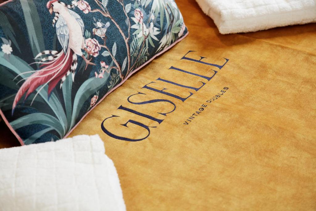 Giselle Vintage Doubles - Adults Only - Resim 32