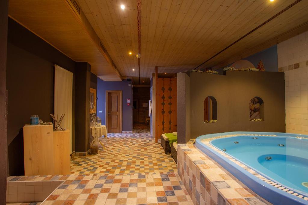 Bazén v ubytování Hotel B&B Andreas nebo v jeho okolí