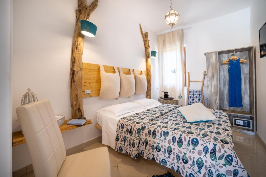 Postel nebo postele na pokoji v ubytování Love & Fama Hotel