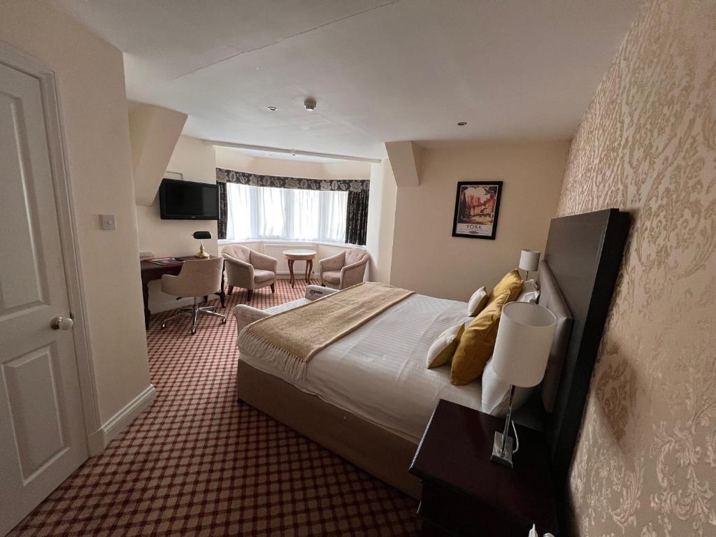 Postel nebo postele na pokoji v ubytování Haley's Hotel