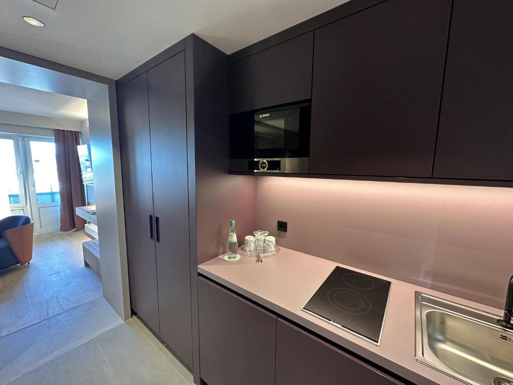 Kuchyň nebo kuchyňský kout v ubytování Apartment-Hotel Hamburg Mitte