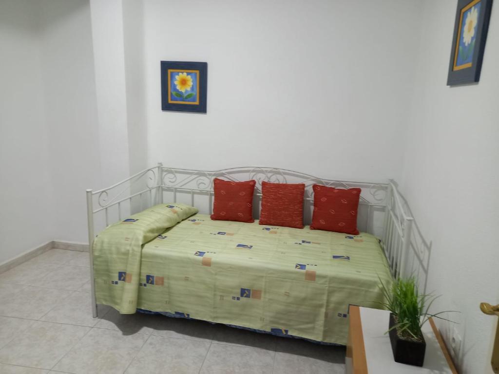 Łóżko lub łóżka w pokoju w obiekcie Centric apartment in Malaga