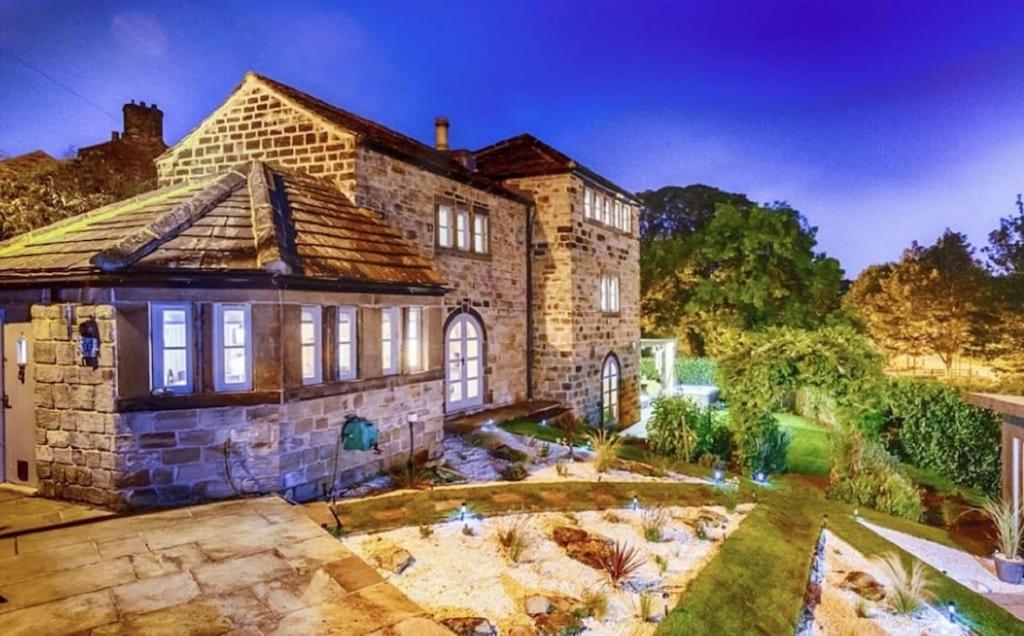 Dreamwood Cottage Luxury Hottub Retreat, Crigglestone (updated prices 2024)