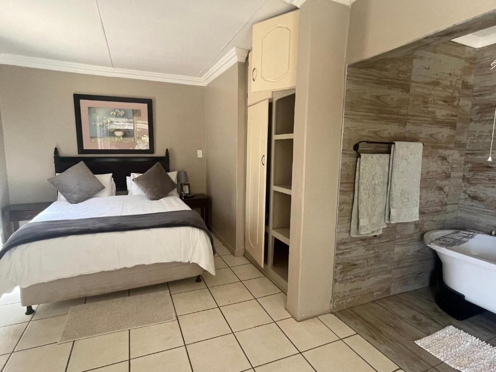 Toro Guest House - Deluxe Double Room