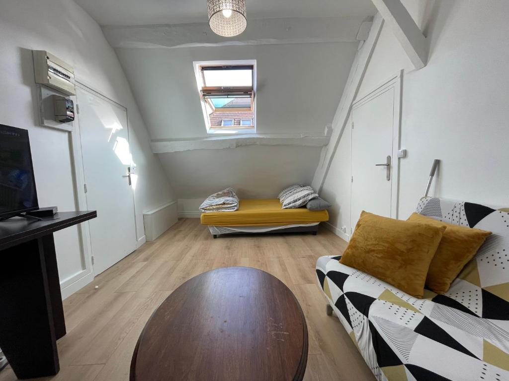 Posedenie v ubytovaní LIKEHOME - Appartement cosy et calme proche Paris