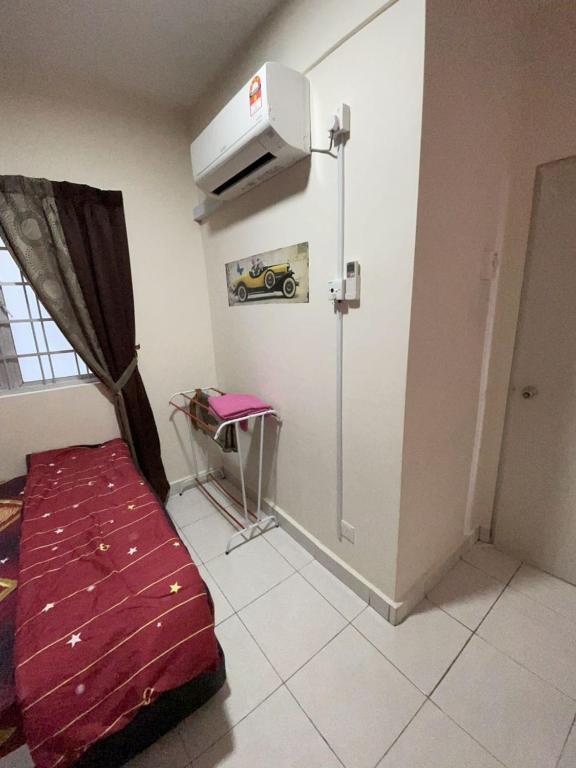 Postel nebo postele na pokoji v ubytování DinDas Family Stay @ Labuan