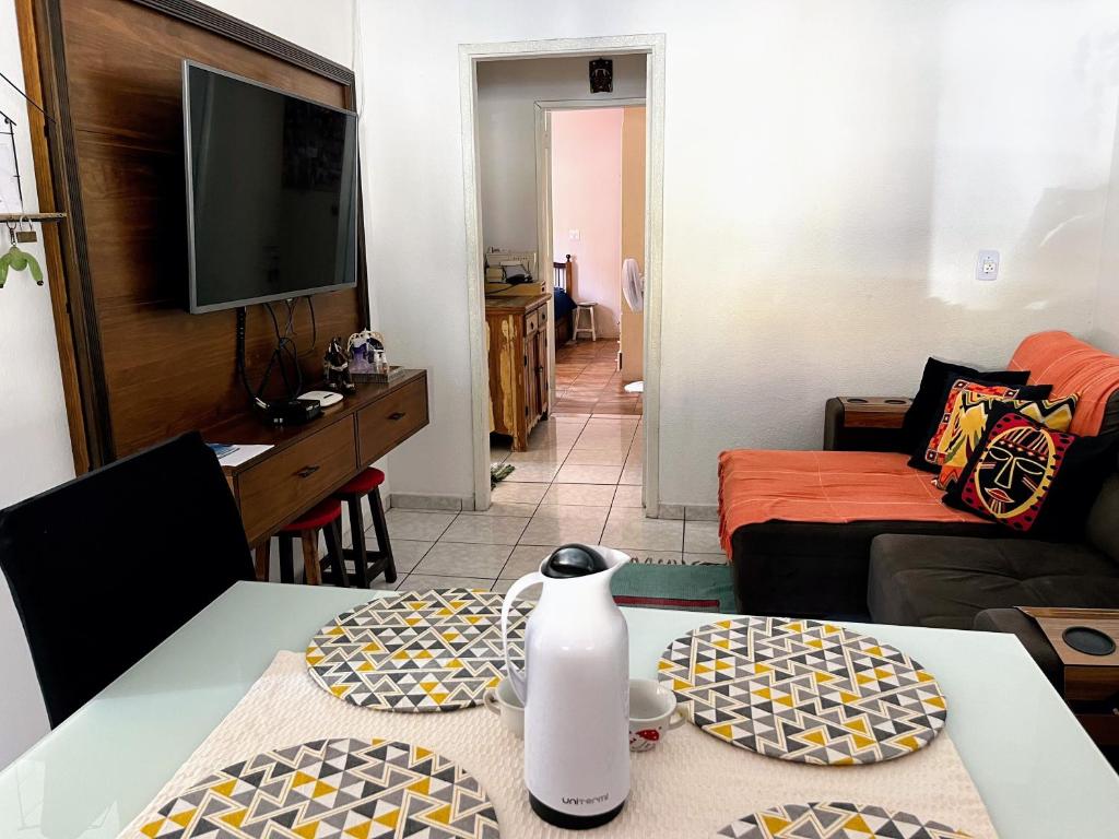 Casa Confortável no Centro com Wi-Fi, TV por assinatura, Netflix, Área Gourmet e Cozinha Completa - отзывы и видео