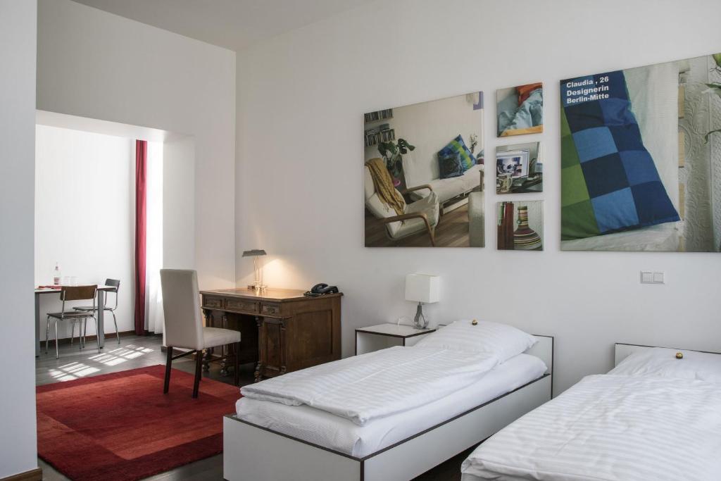 Postel nebo postele na pokoji v ubytování GLS Studio Hotel Berlin