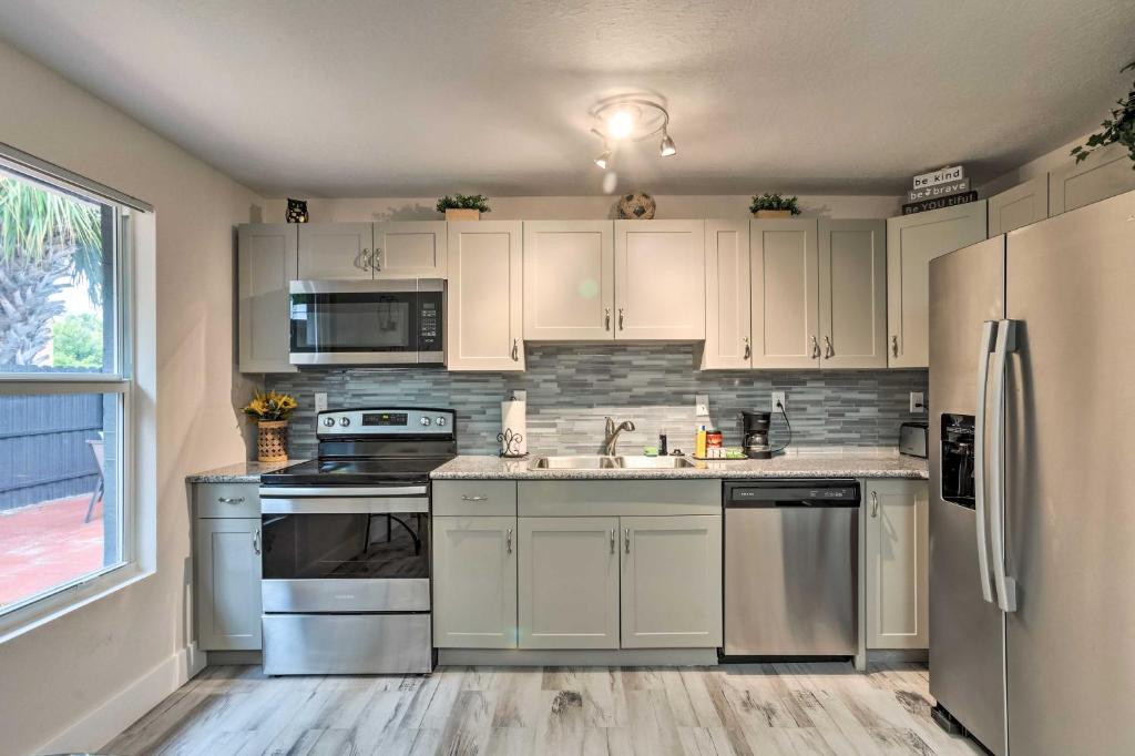 Inviting Apartment Less Than 2 Mi to Riviera Beach! - Appartement