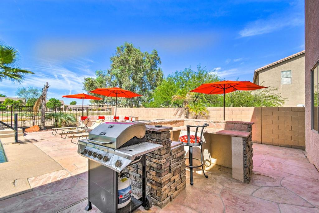 Fotografie z fotogalerie ubytování Luxury Laveen Village Home with Games and Pool! v destinaci Phoenix