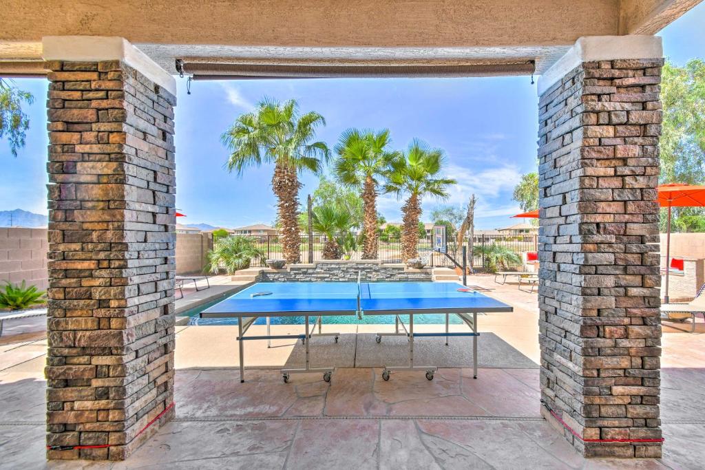 Bazén v ubytování Luxury Laveen Village Home with Games and Pool! nebo v jeho okolí