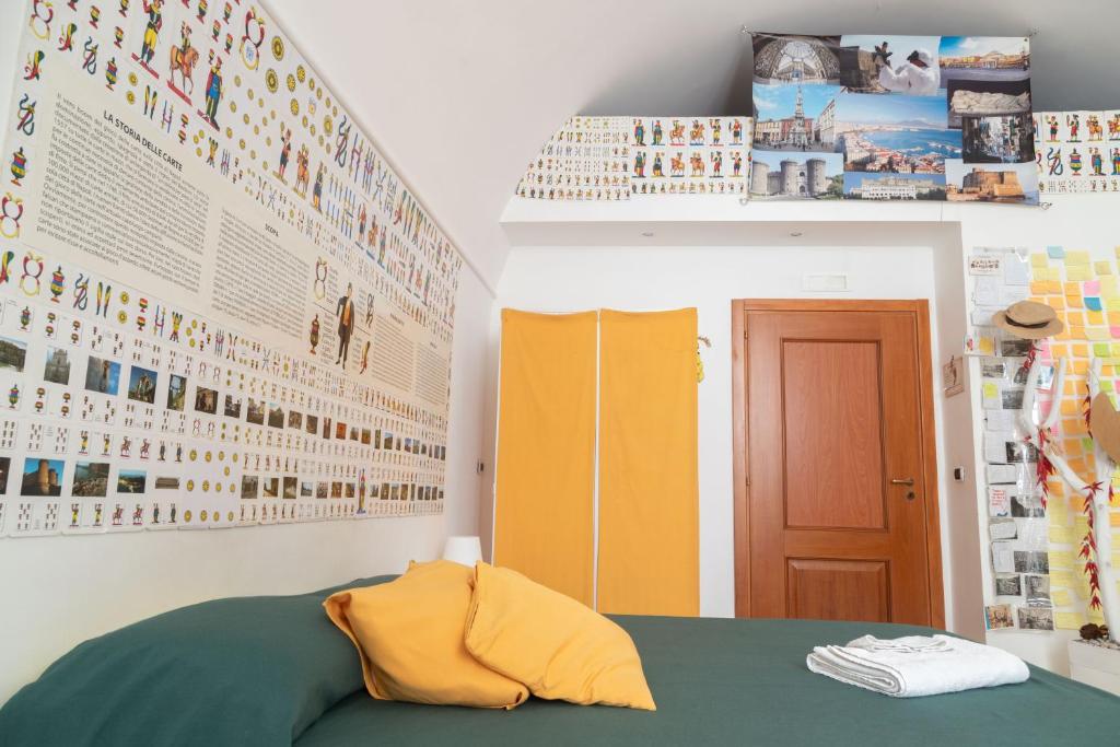 Łóżko lub łóżka w pokoju w obiekcie Neapolitan Style Apartrment