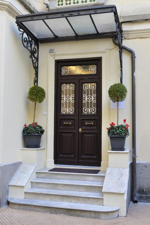 Фасад или вход в Little Rose Residence