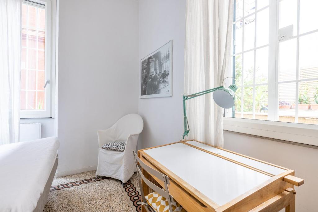 Łóżko lub łóżka w pokoju w obiekcie HospitalityRome Comfortable Apartament with Terrace