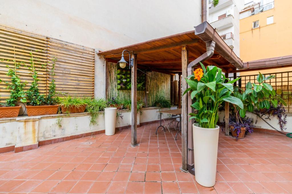 Zdjęcie z galerii obiektu HospitalityRome Comfortable Apartament with Terrace w Rzymie