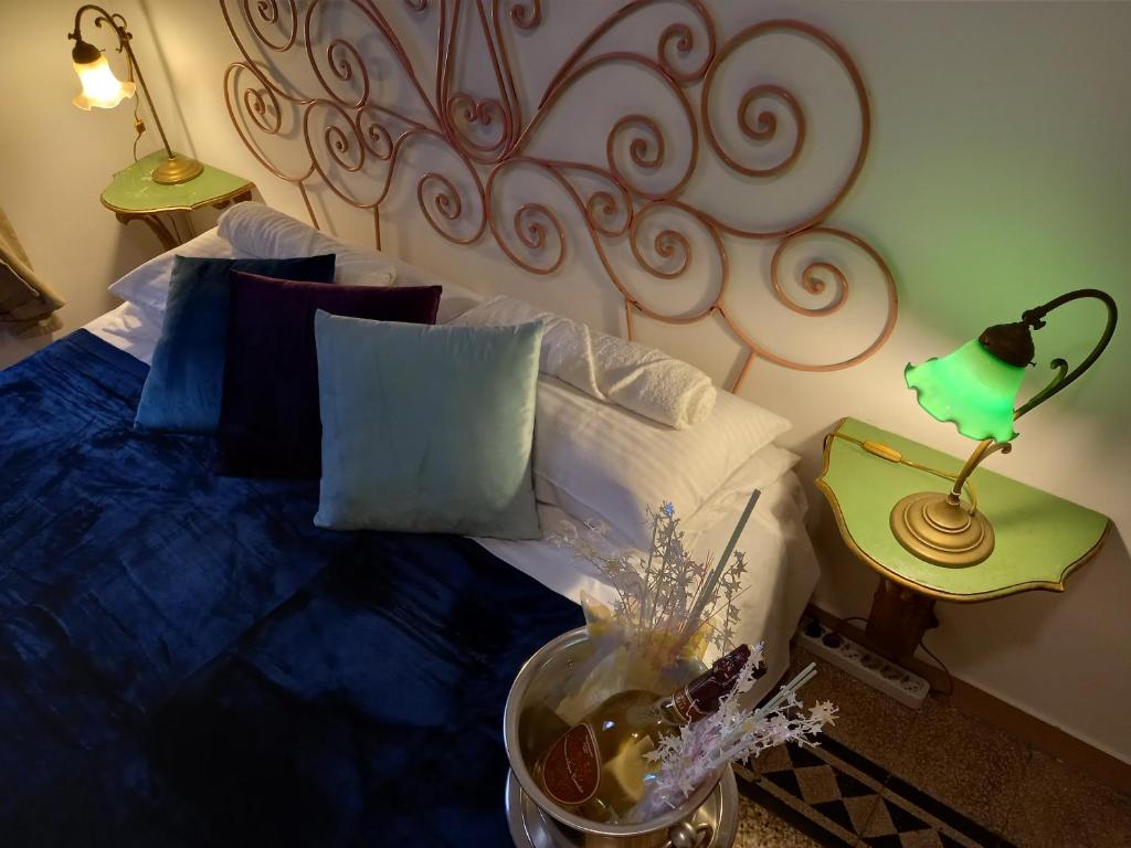 Un pat sau paturi într-o cameră la Epiro Home
