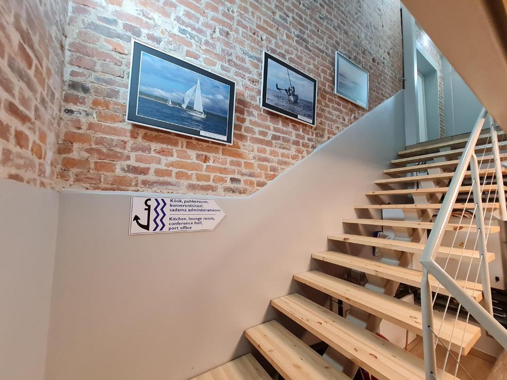 Televiisor ja/või meelelahutuskeskus majutusasutuses Narva Port Hostel
