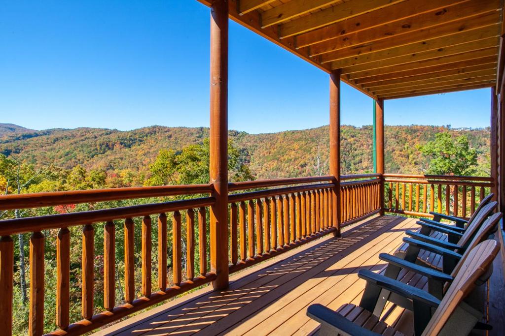 Splash of Gatlinburg - Pool, Hot Tub & Game Room!