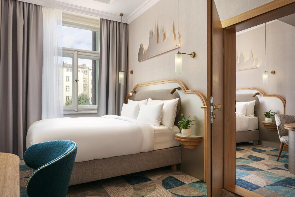 Postel nebo postele na pokoji v ubytování Allure Hotel & Residence Prague