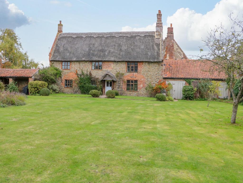 ノリッジにあるManor Farm Houseの古煉瓦造りの家