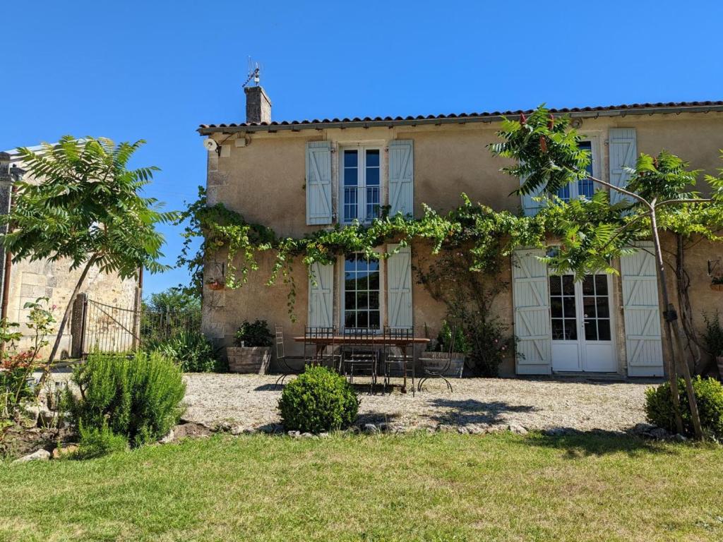 Gîte familial en pleine nature avec piscine chauffée et équipements bébé - FR-1-653-129 - Maison De Vacances