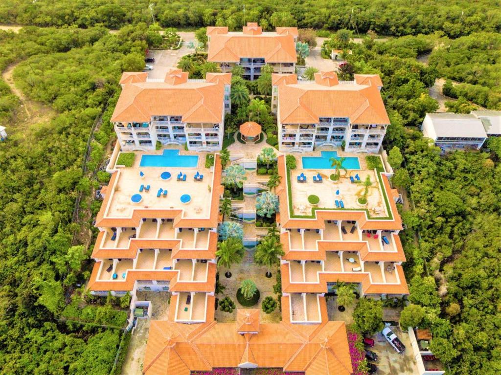 Bazén v ubytování Private Poolside, Loft-Like Condo with Panoramic Grace Bay Views, Walk to Beach, Restaurants, & Turtle Cove Marina! nebo v jeho okolí