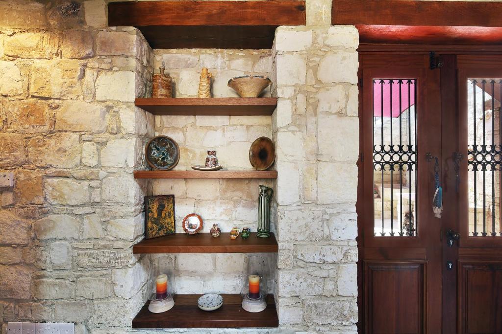 Fotografie z fotogalerie ubytování KANTARA HOUSE - A Rural Retreat of Comfort & Class! v destinaci Arsos