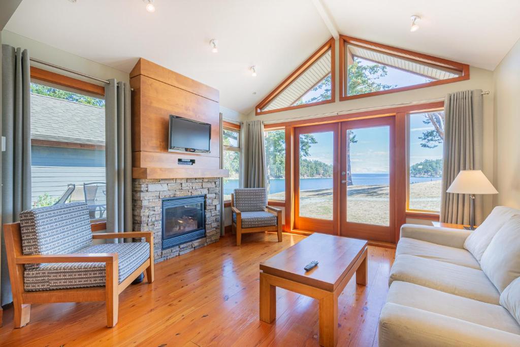 Posezení v ubytování Mayne Island Resort