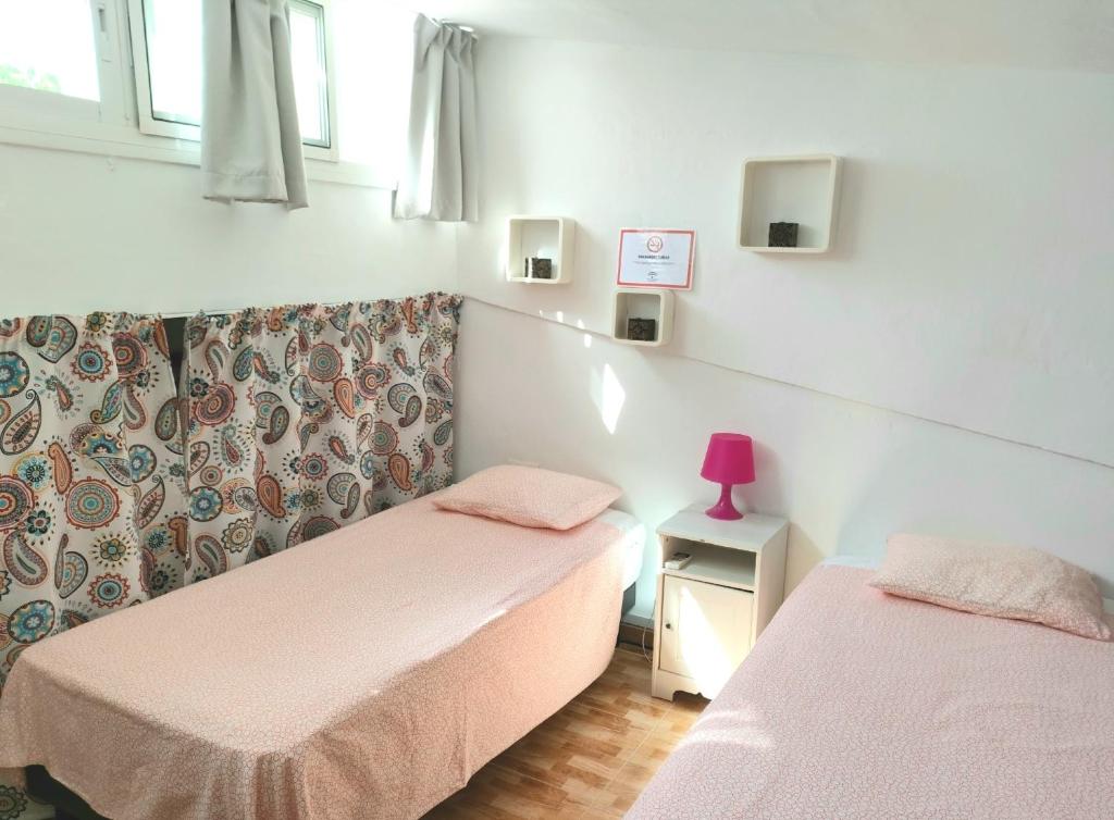 Posteľ alebo postele v izbe v ubytovaní Casa Alegre Estepona
