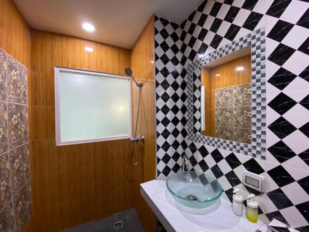 77 Patong Hotel & Spa - Resim 30