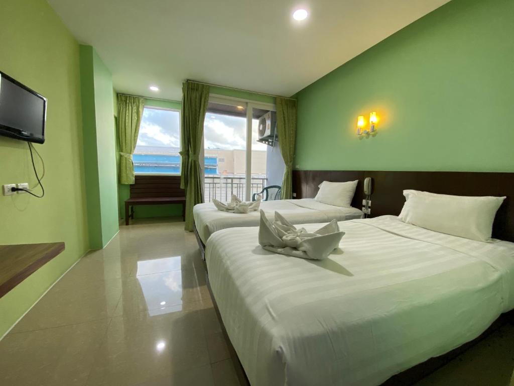 77 Patong Hotel & Spa - Resim 9