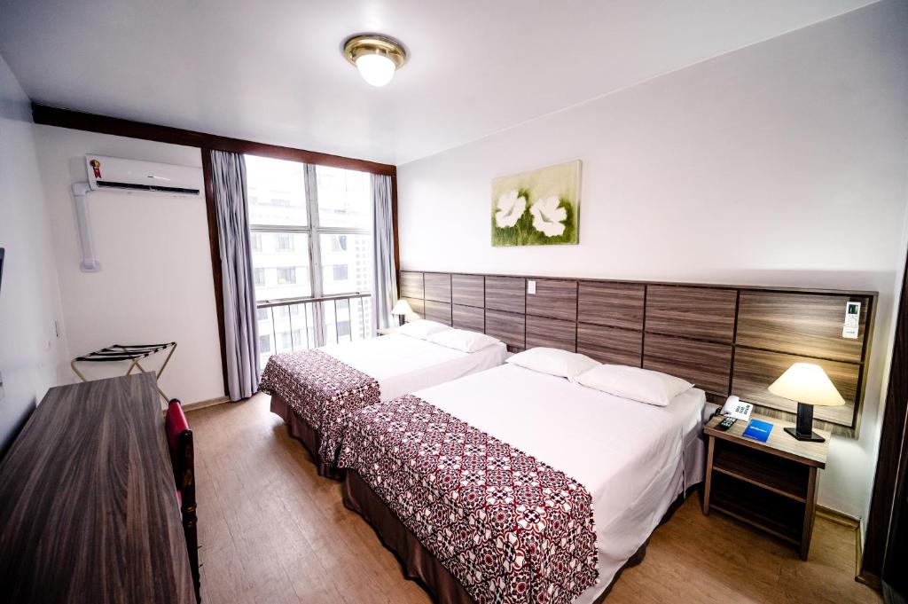 a bedroom with a large bed and a window at Hotel Dan Inn Planalto São Paulo in São Paulo