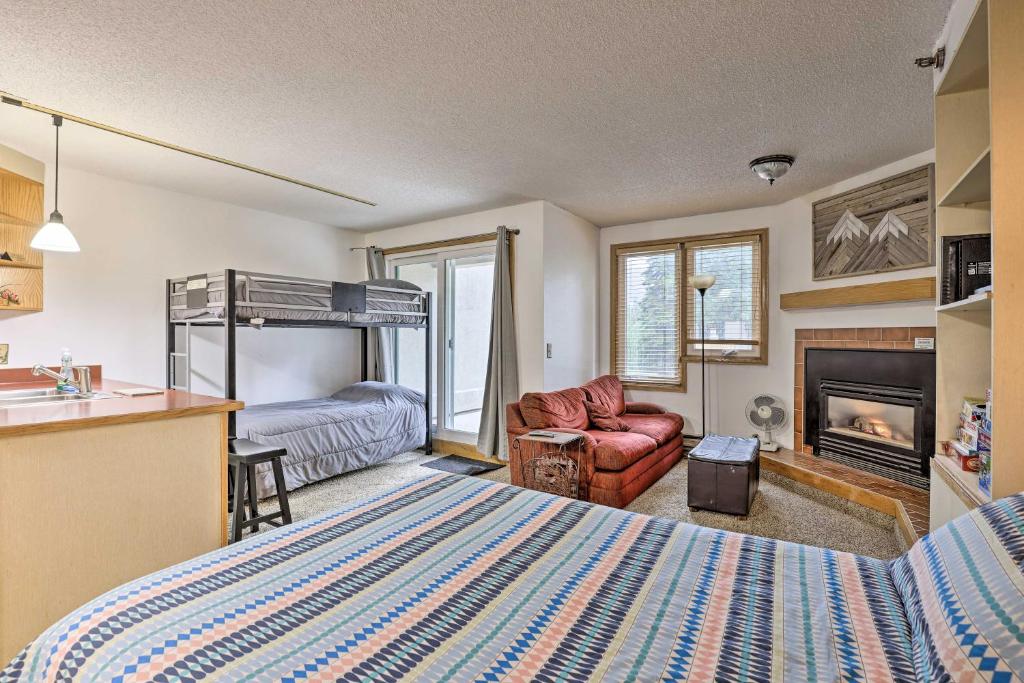 a bedroom with a bed and a bunk bed at Iron Horse Studio with Resort Amenities Walk to WP! in Winter Park