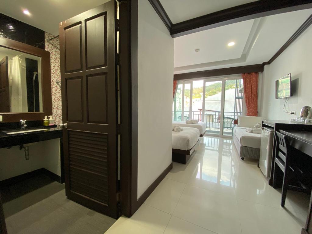Kuchyň nebo kuchyňský kout v ubytování 77 Patong Hotel & Spa