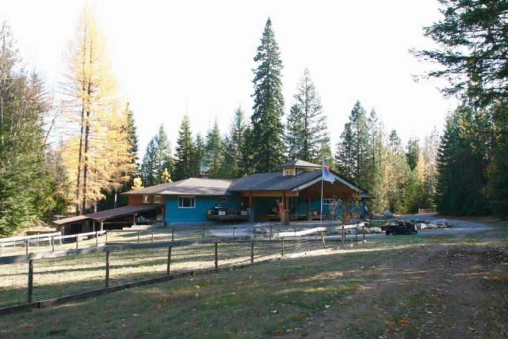 Vacation Home The Brite House - Large Private Home in Sandpoint, ID -  Booking.com