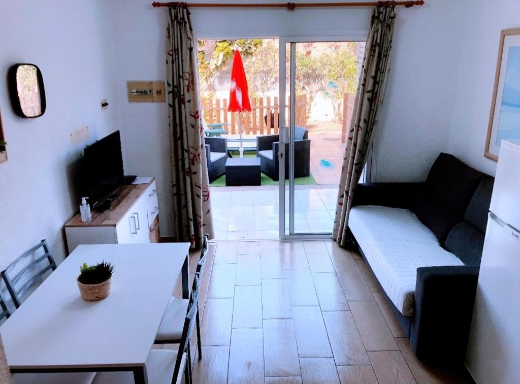 TV a/nebo společenská místnost v ubytování MASPALOMAS GREEN OASIS CLUB playa