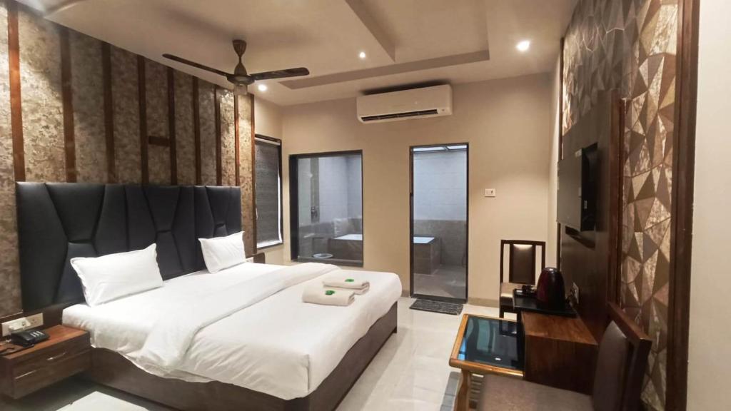 Hotel Apratim - Housity