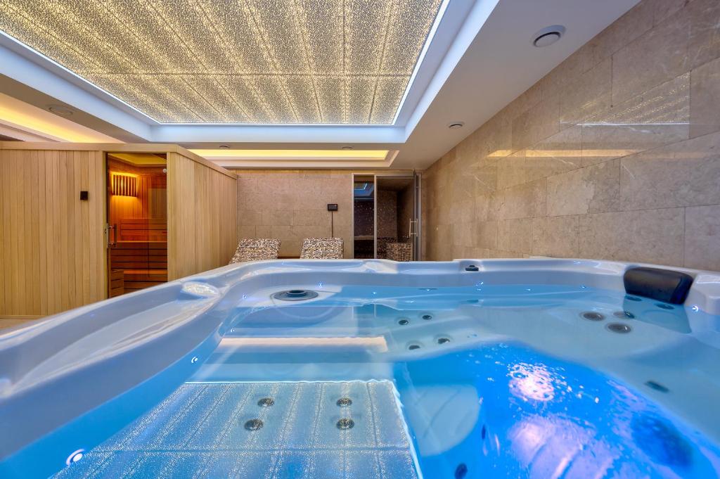 a jacuzzi tub in a room with a ceiling at Apartman M61 Lux&Spa,vila Elsa 2 in Zlatibor