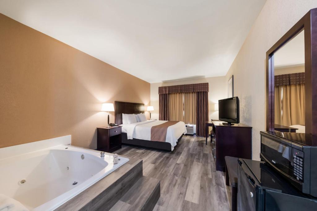 Quality Inn & Suites Terrell - King Room - Non-Smoking