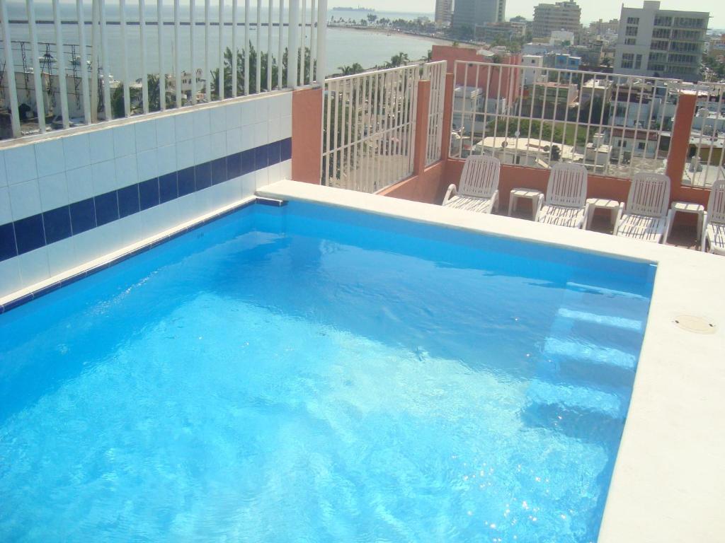Bazén v ubytování Hotel Posada del Carmen nebo v jeho okolí