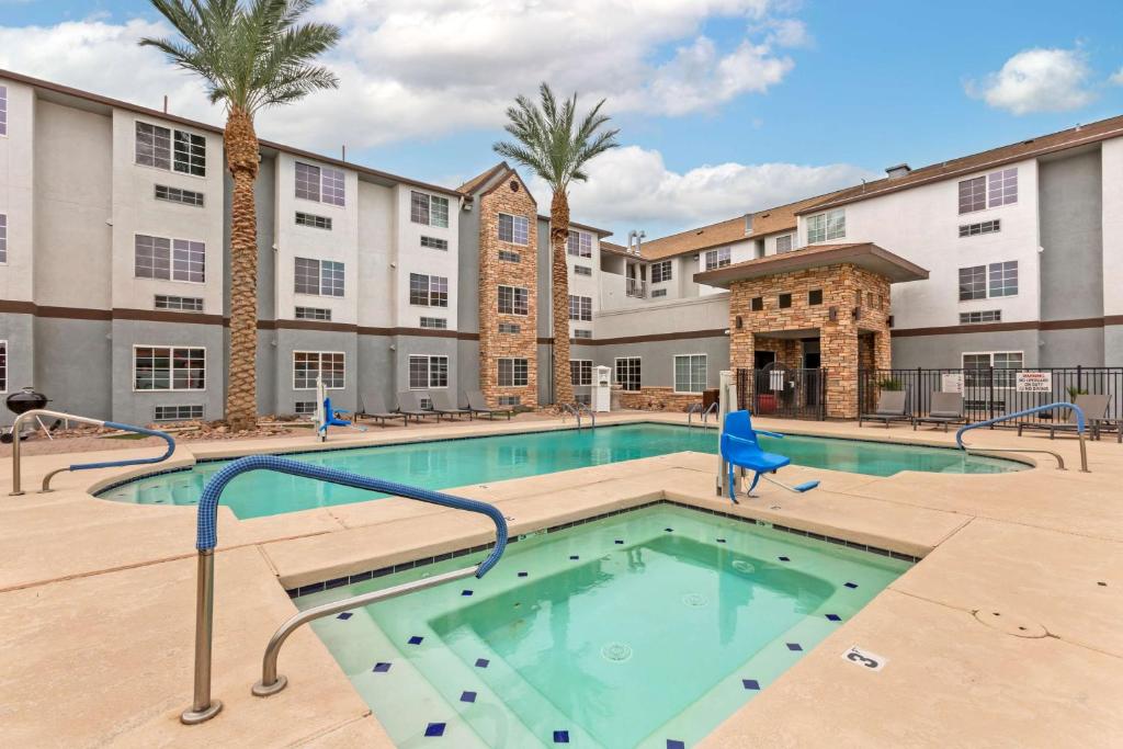 Bazén v ubytování Best Western Plus Yuma Foothills Inn & Suites nebo v jeho okolí