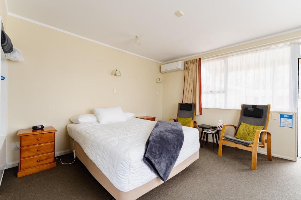 TV a/nebo společenská místnost v ubytování Highway Lodge Motel