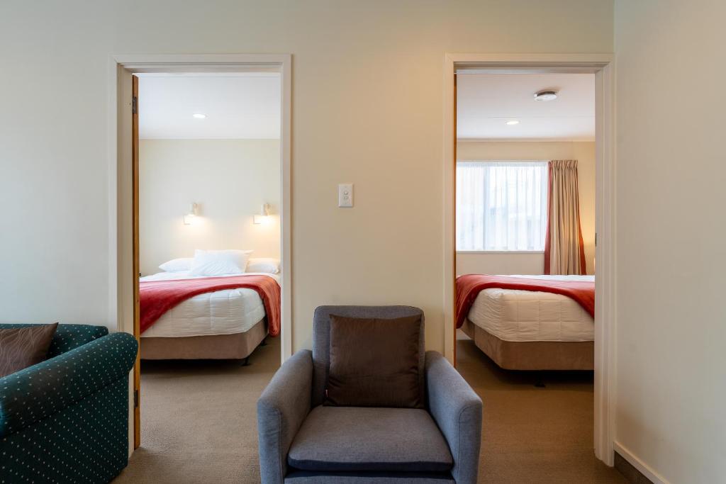 Postel nebo postele na pokoji v ubytování Highway Lodge Motel